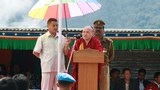 བློན་ཆེན་ཟུར་པ་མཚོ་སྣ་རིན་པོ་ཆེ་རྒྱ་གར་རང་བཙན་ཉིན་མོར་གཏམ་བཤད་གནང་བཞིན་པ། ༢༠༠༩