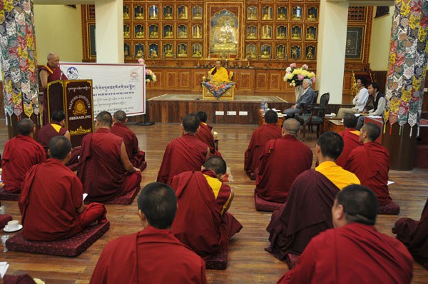 སྦིར་ཤེས་རབ་གླིང་དགོན་པར་དེང་དུས་ཀྱི་ཚན་རིག་གི་ཟབ་སྦྱོང་སྤྲོད་བཞིན་པ། ༢༠༡༤།༨ སྦིར་ཤེས་རབ་གླིང་དགོན་པར་དེང་དུས་ཀྱི་ཚན་རིག་གི་ཟབ་སྦྱོང་སྤྲོད་བཞིན་པ། ༢༠༡༤།༨