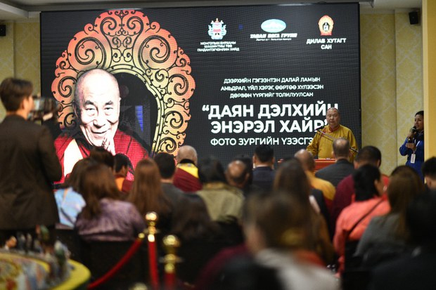 སོག་ཡུལ་དུ་༸གོང་ས་༸སྐྱབས་མགོན་ཆེན་པོ་མཆོག་གི་མཛད་འཕྲིན་སྐོར་སྐུ་པར་འགྲེམས་སྟོན་གྱི་ལས་གཞི་དབུ་འཛུགས་གནང་ཡོད་པ། སོག་ཡུལ་དུ་༸གོང་ས་༸སྐྱབས་མགོན་ཆེན་པོ་མཆོག་གི་མཛད་འཕྲིན་སྐོར་སྐུ་པར་འགྲེམས་སྟོན་གྱི་ལས་གཞི་དབུ་འཛུགས་གནང་ཡོད་པ།