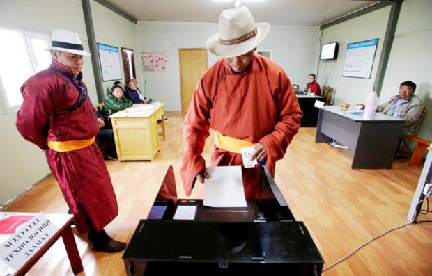 སོག་ཡུལ་ཀྱི་མི་དམངས་ཀྱིས་མང་གཙོའི་འོས་ཤོག་བླུགས་སྐབས། ༢༠༡༦