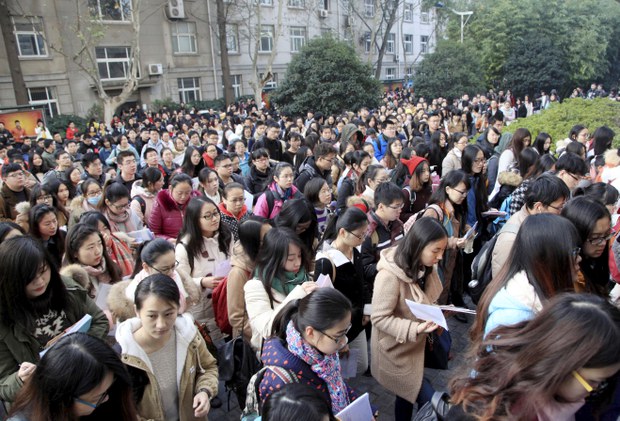རྒྱ་ནག་གི་ ༢༠༢༥ ལོའི་རྒྱལ་ཡོངས་གཞུང་ཞབས་པའི་ཡིག་རྒྱུགས་སྙན་ཞུ་འབུལ་མཁན་ནང་བོད་རང་སྐྱོང་ལྗོངས་ནང་ལས་གནས་སྙན་ཞུ་འབུལ་མཁན་དང་ལས་གནས་ཀྱི་འགྲན་རྩོད་ཆེ་ཤོས་ཆགས་ཡོད་འདུག