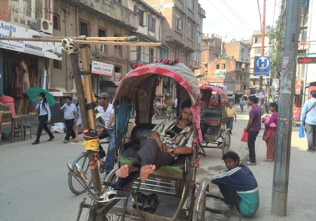 བལ་ཡུལ་ནང་རྒྱ་མི་ལས་ཀ་བ་མང་པོ་ཡོང་བར་བརྟེན་བལ་པོའི་གཞོན་སྐྱེས་ཚོར་ལས་ཀ་མི་རག་པའི་དཀའ་ངལ་འཕྲད་བཞིན་འདུག