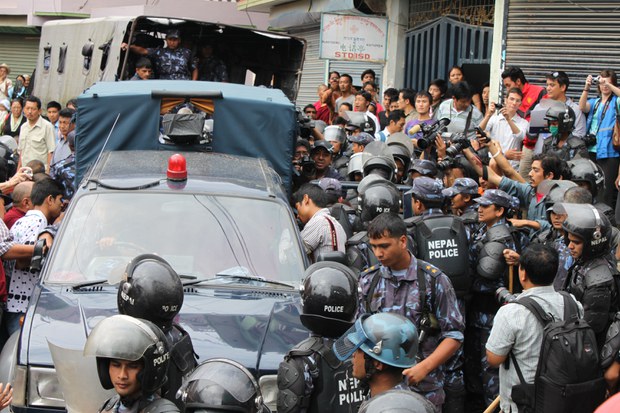 བལ་ཡུལ་ཉེན་རྟོག་པས་བོད་མི་འཇུ་བཟུང་བྱེད་བཞིན་པ། ༢༠༡༡།༧།༦