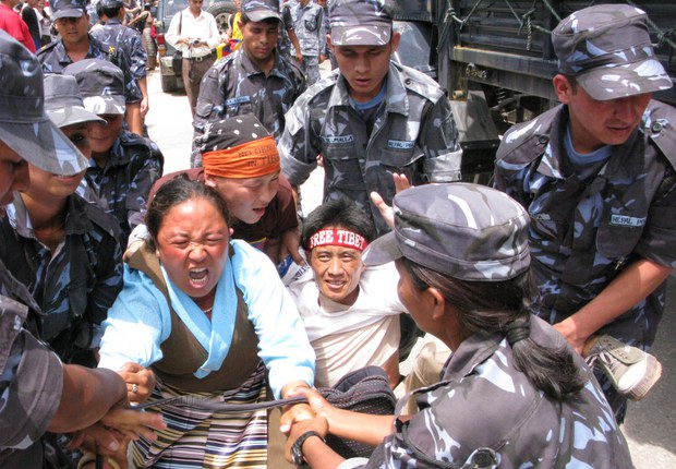 བལ་ཡུལ་ནང་བོད་མིས་ངོ་རྒོལ་དང་ཉེན་རྟོག་པས་འཛིན་བཟུང་། ༢༠༠༨།༨།༩