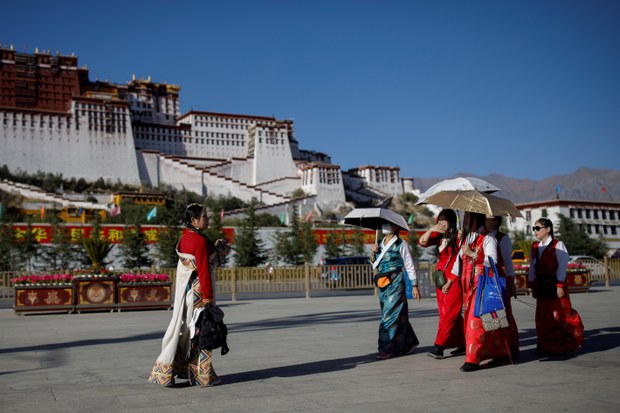 རྒྱ་ནག་གཞུང་གིས་བལ་ཡུལ་བརྒྱུད་བོད་ནང་ཡུལ་སྐོར་དུ་འགྲོ་མཁན་ཚོའི་མཐོང་མཆན་ཞུ་བར་དམ་དྲགས་ཆེ་རུ་བཏང་ཡོད་འདུག