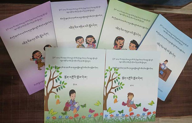 ཕྱི་རྒྱལ་ཡུལ་གྲུ་ཁག་གི་བོད་ཀྱི་སྐད་ཡིག་དང་རིག་གཞུང་སློབ་གྲྭའི་བོད་ཡིག་སློབ་དེབ་གསར་པ། ཕྱི་རྒྱལ་ཡུལ་གྲུ་ཁག་གི་བོད་ཀྱི་སྐད་ཡིག་དང་རིག་གཞུང་སློབ་གྲྭའི་བོད་ཡིག་སློབ་དེབ་གསར་པ།