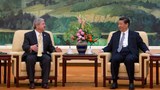 སྐུ་ཞབས་ (Terry Branstad)དང་རྒྱ་ནག་གི་སྲིད་འཛིན་ཞེ་གཉིས་མཇལ་སྐབས། ༢༠༡༣