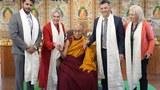 ༸གོང་ས་མཆོག་གིས་ནིའུ་ཛི་ལེནཌི་དང་ཧྥི་ཇིའི་གྲོས་ཚོཊ་འཐུས་མི་ཁག་ཅིག་དང་རྒྱུད་སྟོད་གྲྭ་ཚང་དུ་ཆོས་ཐོག་འགྲིམ་བཞིན་པའི་དགེ་བཤེས་ ༡༠༧ ལ་མཇལ་ཁ་སྩལ་བ།