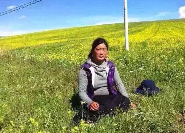 ངོ་རྒོལ་གནང་མཁན་རྨེའུ་རུ་མའི་འོད་དཀར་སྐྱིད་ཀྱི་ཉེ་པར། 