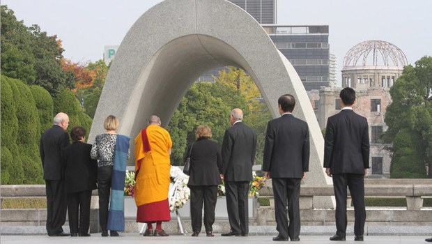 ༸གོང་ས་མཆོག་གིས་ ནི་ཧོན་ ཧི་རྡན་ཁྱོ་ཚོགས་པར་ནོ་སྦེལ་ཞི་བདེ་གཟེངས་རྟགས་ཐོབ་པར་འཚམས་འདྲི་མཛད་པ།