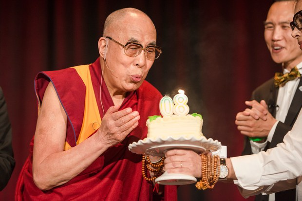 ཨ་རིའི་Californiaནང་གནད་ཡོད་མི་སྣ་ཚོས་༧གོང་ས་མཆོག་ལ་གྱ་སྟོན་གསོལ་སྟོན་བཤམ་སྐབས། ༢༠༡༥།༧།༦