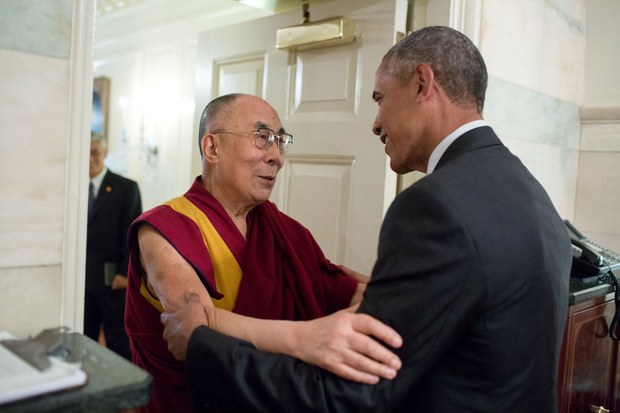 ༢༠༡༦།༦།༡༥་ཉིན་ཨ་རིའི་སྲིད་འཛིན་ཨོ་བྷ་མ་དང་༧གོང་ས་མཆོག་རྣམ་གཉིས་ཕོ་བྲང་དཀར་པོའི་ནང་མཇལ་འཕྲད་སྐབས། ༢༠༡༦།༦།༡༥་ཉིན་ཨ་རིའི་སྲིད་འཛིན་ཨོ་བྷ་མ་དང་༧གོང་ས་མཆོག་རྣམ་གཉིས་ཕོ་བྲང་དཀར་པོའི་ནང་མཇལ་འཕྲད་སྐབས།