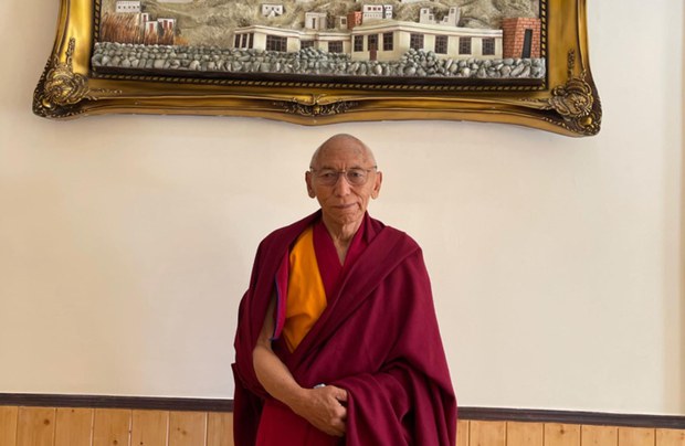 ༧སྐྱབས་རྗེ་ཁྲིག་སེ་རིན་པོ་ཆེར་རྒྱ་གར་གྱི་སྤྱི་དམངས་གཟེངས་རྟགས་མཐོ་ཤོས་པདྨ་ཤྲི་འབུལ་རྒྱུའི་ནང་མཚན་འདོན་ཞུས་འདུག