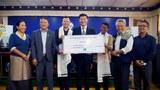 པདྨ་ཤེལ་གྱི་རྒྱན་ཆའི་ལས་འཆར་ལ་ཧིན་སྒོར་འབུམ་བརྒྱའི་མ་དངུལ་ཐོབ་སྐབས། ༢༠༡༩།༡༠།༢༥