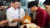 རྒྱ་གར་ཨ་རུ་ན་ཅལ་མངའ་སྡེའི་སྤྱི་ཁྱབ་བློན་ཆེན་པདྨ་མཁའ་འགྲོ་ལགས་བཞུགས་སྒར་དུ་ཕེབས་འབྱོར།