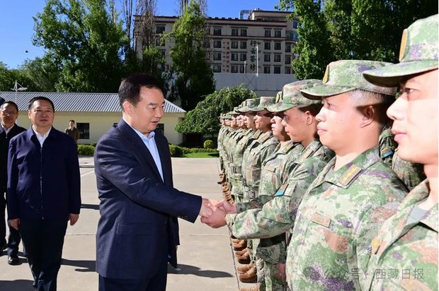 བརྒྱད་པའི་ཚེས་གཅིག་ཉིན་རྒྱ་ནག་ནང་གང་སར་རྒྱལ་ཞེན་གྱི་ལས་འགུལ་སྤེལ་བཞིན་ཡོད་འདུག བརྒྱད་པའི་ཚེས་གཅིག་ཉིན་རྒྱ་ནག་ནང་གང་སར་རྒྱལ་ཞེན་གྱི་ལས་འགུལ་སྤེལ་བཞིན་ཡོད་འདུག