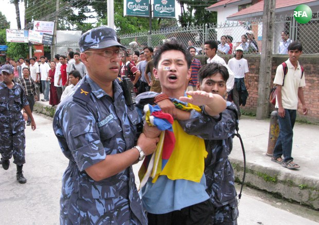 བལ་ཡུལ་ཉེན་རྟོག་པས་བོད་མི་ལས་འགུལ་བ་འཇུ་བཟུང་བྱེད་བཞིན་པ། ༢༠༠༨།༣།༡༤