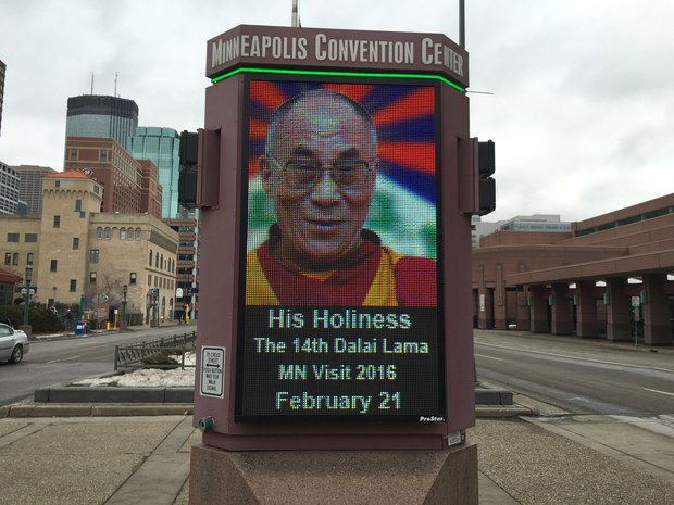 ༸གོང་ས་མཆོག་གི་ཆིབས་བསྒྱུར་སླད་གྲ་སྒྲིག་བྲེལ་འཚུབ་ངང་གནང་བཞིན་པ།