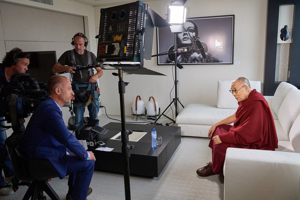 ཡོ་རོབ་Brussels་དུ་གསར་འགོད་པས་༧གོང་ས་མཆོག་ལ་བཀའ་འདྲི་ཞུས་བཞིན་པ། ༢༠༡༦།༩།༡༡