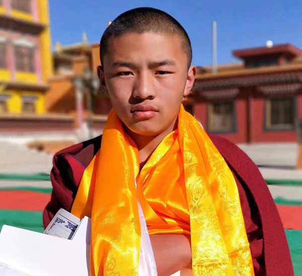 གྲྭ་བ་ཞིག་གིས་རྔ་པའི་གཞུང་ལམ་དུ་སྐད་འབོད། གྲྭ་བ་ཞིག་གིས་རྔ་པའི་གཞུང་ལམ་དུ་སྐད་འབོད།
