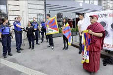 སྤྱི་ལོ་༢༠༢༢་ལོའི་དགུན་དུས་ཨོ་ལེན་ཕིག་རྩེད་འགྲན་ཚུགས་ཡུལ་གྱི་འགྲན་རྩོད་དུ་ཁྲོད་རྒྱ་ནག་ཡོད་པར་བོད་མི་ཚོས་ངོ་རྒོལ་བྱས་བ། ༢༠༡༥།༦།༡༡