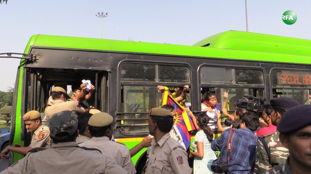 ལྡི་ལིར་རྒྱ་ནག་གི་དཔོན་རིགས་སླེབས་སྐབས་བོད་མིས་ངོ་རྒོལ་དང་འཛིན་བཟུང་། 2018/10/23 ལྡི་ལིར་རྒྱ་ནག་གི་དཔོན་རིགས་སླེབས་སྐབས་བོད་མིས་ངོ་རྒོལ་དང་འཛིན་བཟུང་། 2018/10/23
