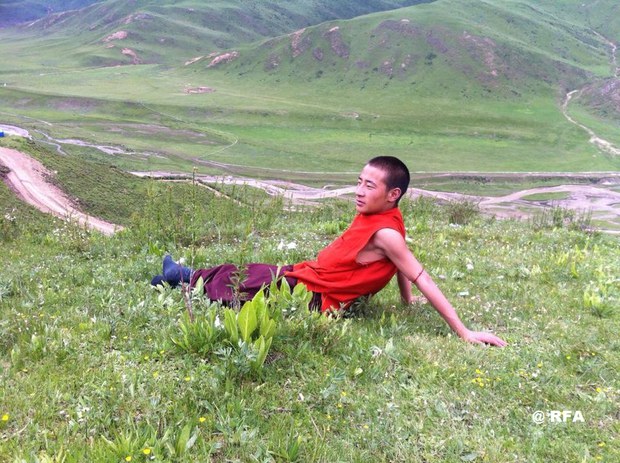 གསེར་རྟ་རྫོང་ནས་བོད་དོན་སྐད་འབོད་དང་ཡིག་ཆ་གཏོར་མཁན་ཤེལ་སྐྱབས་ཀྱི་ཉེ་པར་ཞིག གསེར་རྟ་རྫོང་ནས་བོད་དོན་སྐད་འབོད་དང་ཡིག་ཆ་གཏོར་མཁན་ཤེལ་སྐྱབས་ཀྱི་ཉེ་པར་ཞིག