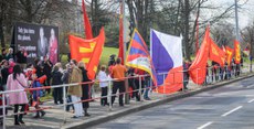 Czechསྤྱི་མཐུན་རྒྱལ་ཁབ་ལ་རྒྱ་ནག་གི་སྲིད་འཛིན་ཞི་ཅིན་ཕེན་ཕེབས་པར་ངོ་རྒོལ་བྱས་སྐབས། ༢༠༡༦།༣།༢༨ photo:Zewlakk