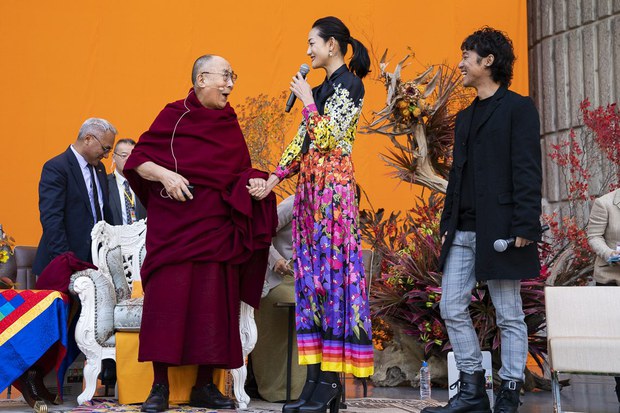 ༧གོང་ས་མཆོག་ནས་ཉི་ཧོང་ནང་མང་ཚོགས་ལ་བཀའ་སློབ་བསྩལ་གནང་མཛད་ཡོད་པ། ༧གོང་ས་མཆོག་ནས་ཉི་ཧོང་ནང་མང་ཚོགས་ལ་བཀའ་སློབ་བསྩལ་གནང་མཛད་ཡོད་པ།