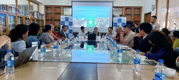 གངས་ལྗོངས་ཤེས་རིག་ནོར་བུའི་གླིང་སློབ་གྲྭ་སྒོ་བརྒྱབས་པའི་སྐོར་ལ་ཉམས་ཞིབ་པའི་དཔྱད་གླེང་གྱི་ཚོགས་འདུ་གནང་པ།