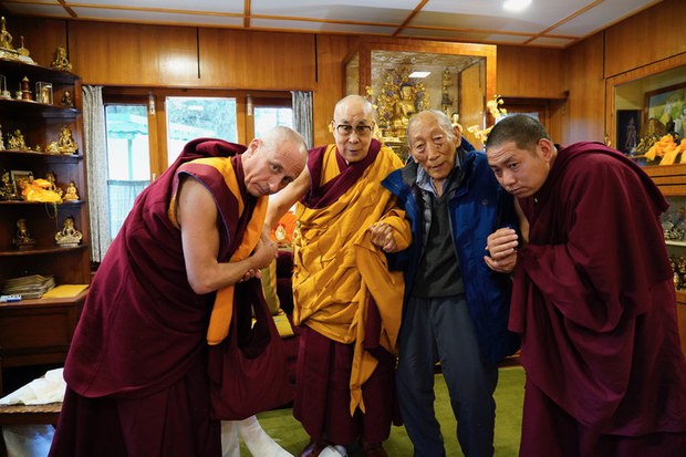 ༸སྐྱབས་རྗེ་རྭ་སྟོད་སྐྱོང་བླ་རིན་པོ་ཆེ་མཆོག་གི་སྐུ་གདུང་ཞུགས་འབུལ་གྲུབ་ཡོད་པ།