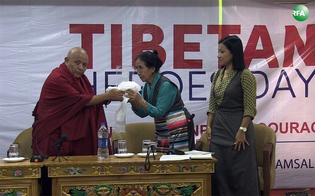 སྤྲུལ་སྐུ་བསྟན་འཛིན་བདེ་ལེཊ་རིན་པོ་ཆེའི་སྙིང་སྟོབས་གཟེངས་རྟཊ་ཕུལ་སྐབས། ༢༠༡༦།༧།༡༢