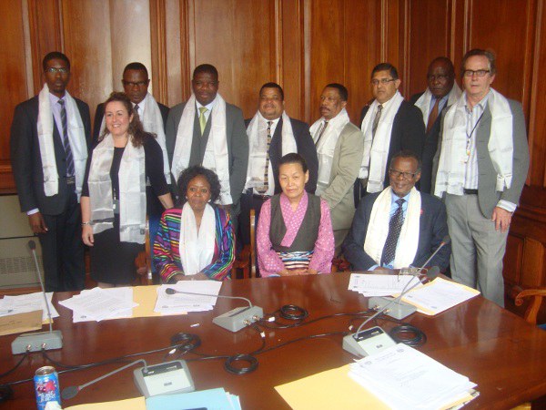 ལྷོ་ཨ་ཧྥེ་རི་ཀའི་ནང་བོད་དོན་ངོ་སྤྲོད་ཀྱི་ལྷན་ཚོགས་སྐབས་གྲོས་ཚོགས་ཀྱི་འཐུས་མི་ཁག་གཅིག་ལྷན། ༢༠༡༤།༡༠།༣༠ ལྷོ་ཨ་ཧྥེ་རི་ཀའི་ནང་བོད་དོན་ངོ་སྤྲོད་ཀྱི་ལྷན་ཚོགས་སྐབས་གྲོས་ཚོགས་ཀྱི་འཐུས་མི་ཁག་གཅིག་ལྷན། ༢༠༡༤།༡༠།༣༠