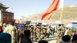 སྐུ་འབུམ་དགོན་པའི་མེ་ཏོག་མཆོད་པར་རྒྱ་ནག་གཞུང་གི་དམག་མི་མང་པོ་བཀྲམ་ཡོད་པ། ༢༠༡༧།༢།༡༡
