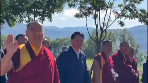 རྒྱ་ནག་གཞུང་གིས་བསྐོ་བཞག་བྱས་པའི་པཎ་ཆེན་རྒྱལ་མཚན་ནོར་བུ་ཡོང་སྐབས་དྲག་ཆས་དམག་གིས་སོ་ལྟ་དང་ཞིབ་བཤེར་དམ་དྲག་ཤུགས་ཆེར་བྱས་ཡོད་འདུག རྒྱ་ནག་གཞུང་གིས་བསྐོ་བཞག་བྱས་པའི་པཎ་ཆེན་རྒྱལ་མཚན་ནོར་བུ་ཡོང་སྐབས་དྲག་ཆས་དམག་གིས་སོ་ལྟ་དང་ཞིབ་བཤེར་དམ་དྲག་ཤུགས་ཆེར་བྱས་ཡོད་འདུག