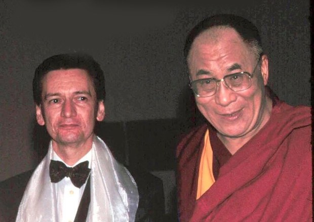 རྒྱལ་སྤྱིའི་ནང་གི་བོད་དོན་རྒྱབ་སྐྱོར་ཡུན་རིང་ཤོས་གནང་མཁན་ཞིག་འདས་གྲོངས་སུ་ཕྱིན་པར་བོད་མི་ཚོས་བློ་ཕམ་དང་བཅས་མྱ་ངན་དང་བསྔོ་སྨོན་གནང་འདུག རྒྱལ་སྤྱིའི་ནང་གི་བོད་དོན་རྒྱབ་སྐྱོར་ཡུན་རིང་ཤོས་གནང་མཁན་ཞིག་འདས་གྲོངས་སུ་ཕྱིན་པར་བོད་མི་ཚོས་བློ་ཕམ་དང་བཅས་མྱ་ངན་དང་བསྔོ་སྨོན་གནང་འདུག