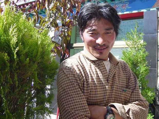 ཁོར་ཡུག་སྲུང་སྐྱོབ་པ་རིན་ཆེན་བསམ་གྲུབ་ལགས་གློད་བཀྲོལ།