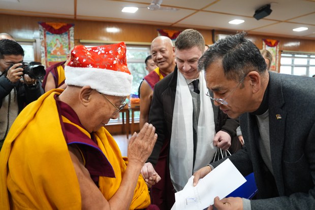 ༧གོང་ས་མཆོག་གིས་ཨིསི་ཊོ་ནི་ཡ་གྲོས་ཚོགས་ཀྱི་བོད་དོན་རྒྱབ་སྐྱོར་ཚོགས་པའི་འབྲེལ་མཐུད་པ་ Roy Strider ལགས་སོགས་ལ་མཇལ་ཁ་སྩལ་ཡོད་པ། ༧གོང་ས་མཆོག་གིས་ཨིསི་ཊོ་ནི་ཡ་གྲོས་ཚོགས་ཀྱི་བོད་དོན་རྒྱབ་སྐྱོར་ཚོགས་པའི་འབྲེལ་མཐུད་པ་ Roy Strider ལགས་སོགས་ལ་མཇལ་ཁ་སྩལ་ཡོད་པ།