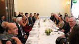 ཨ་མི་རི་ཀའི་གྲོས་ཚོགས་འོག་མའི་ཆབ་སྲིད་ཚོགས་པ་གཉིས་ཀྱི་གནད་ཡོད་མི་སྣ་ཚོས་༧གོང་ས་སྐྱབས་མགོན་ཆེན་པོ་མཆོག་དང་མཇལ་འཕྲད་གནང་སྐབས། ༢༠༡༦།༦།༡༤