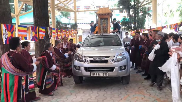 སྐྱིད་རོང་ཇོ་བོ་ཝ་ཏི་བཟང་པོ་ཐེག་ཆེན་ཆོས་གླིང་གཙུག་ལག་ཁང་དུ་གདན་འདྲེན་ཞུས་འདུག སྐྱིད་རོང་ཇོ་བོ་ཝ་ཏི་བཟང་པོ་ཐེག་ཆེན་ཆོས་གླིང་གཙུག་ལག་ཁང་དུ་གདན་འདྲེན་ཞུས་འདུག