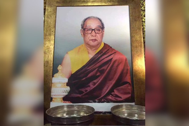 དཔལ་ས་སྐྱ་ཕུན་ཚོགས་ཕོ་བྲང་གི་བདག་ཆེན་འཇིགས་བྲལ་རིན་པོ་ཆེ་མཆོག