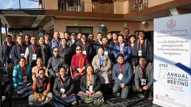 དགེ་རྒན་རྣམས་ནས་བོད་ཀྱི་སྐད་ཡིག་ཐོག་སློབ་ཁྲིད་ཐུབ་དགོས་གལ་ཆེ་བ་ཡིན་ཞེས། ཤེས་རིག་བཀའ་བློན་ལྕང་ར་ཐར་ལམ་སྒྲོལ་མ་ལགས་ཀྱིས་གསུངས་པ། དགེ་རྒན་རྣམས་ནས་བོད་ཀྱི་སྐད་ཡིག་ཐོག་སློབ་ཁྲིད་ཐུབ་དགོས་གལ་ཆེ་བ་ཡིན་ཞེས། ཤེས་རིག་བཀའ་བློན་ལྕང་ར་ཐར་ལམ་སྒྲོལ་མ་ལགས་ཀྱིས་གསུངས་པ།