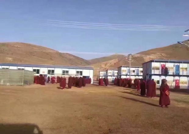 གསེར་རྟ་འཛུ་ཆེན་ཁོག་ལ་རྒྱབ་པའི་ལྕགས་ཤོག་གི་ཁང་པ། ༢༠༡༢།༡༢