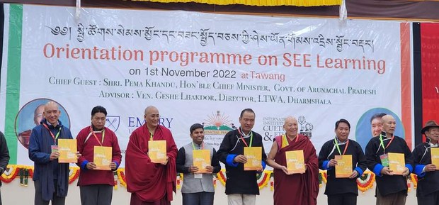 འབུམ་སྡེ་ལ་དང་རྟ་དབང་ཁུལ་གྱི་སློབ་གྲྭ་དགོན་སྡེ་ཁག་ནང་སཱི་ཤེས་ཡོན་སློབ་གསོ་དང་འབྲེལ་བའི་ལས་འཆར་སྤེལ་བཞིན་འདུག