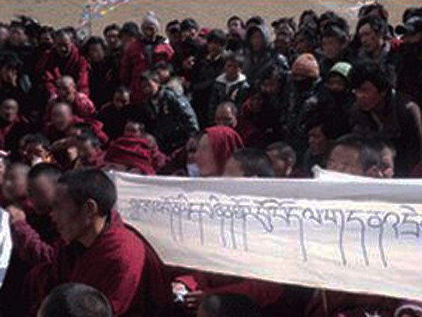 ཁྲི་འདུ་རྫོང་ཁུལ་ནས་བོད་མི་བདུན་འཛིན་བཟུང་བཀག་ཉར།
