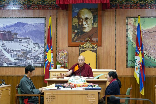 རྒྱ་ནག་གཞུང་གིས་ཕྱོགས་ཕན་ཚུན་གཉིས་ཀར་ཡིད་ཆེས་སླེབ་ཐུབ་པའི་ཁོར་ཡུག་བསྐྲུན་རྒྱུ་གལ་ཆེན་ཆགས་ཡོད་ཅེས། སྤྱི་འཐུས་ཚོགས་གཙོས་མཇུག་སྡོམ་གསུང་བཤད་དུ་གསལ་སྟོན་གནང་བ། རྒྱ་ནག་གཞུང་གིས་ཕྱོགས་ཕན་ཚུན་གཉིས་ཀར་ཡིད་ཆེས་སླེབ་ཐུབ་པའི་ཁོར་ཡུག་བསྐྲུན་རྒྱུ་གལ་ཆེན་ཆགས་ཡོད་ཅེས། སྤྱི་འཐུས་ཚོགས་གཙོས་མཇུག་སྡོམ་གསུང་བཤད་དུ་གསལ་སྟོན་གནང་བ།