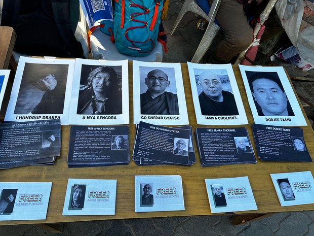 བོད་རང་བཙན་སློབ་ཕྲུག་ཚོགས་པས་བོད་ནང་གི་ཆབ་སྲིད་བཙོན་པ་ལྔ་གློད་གྲོལ་གཏོང་དགོས་པའི་ཞུ་གཏུགས་མཚན་རྟགས་བསྡུ་རུབ་ཀྱི་ལས་གཞི་སྤེལ་བཞིན་འདུག