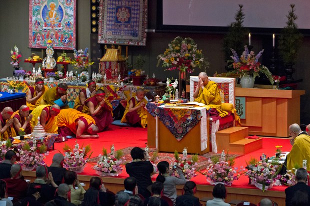 ༢༠༡༤།༤་ཚེས་༡༤་ཉིན་ཀོ་ཡ་སན་གཙུག་ལག་སློབ་གྲ་ཆེན་མོའི་ནང་༧གོང་ས་མཆོག་གིས་གསུང་ཆོས་གནང་སྐབས། ༢༠༡༤།༤་ཚེས་༡༤་ཉིན་ཀོ་ཡ་སན་གཙུག་ལག་སློབ་གྲ་ཆེན་མོའི་ནང་༧གོང་ས་མཆོག་གིས་གསུང་ཆོས་གནང་སྐབས།