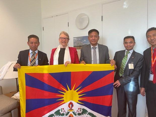སྲིད་སྐྱོང་མཆོག་ཨོསི་ཊརེ་ལི་ཡའི་གྲོས་ཚོགས་གོང་འོག་གཉིས་ནང་གདན་ཞུས་དང་གྲོས་ཚོགས་འཐུས་མི་ཁག་ཅིག་ནས་བོད་དོན་རྒྱབ་སྐྱོར་ཡོད་པའི་གསུང་བཤད་གནང་འདུག སྲིད་སྐྱོང་མཆོག་ཨོསི་ཊརེ་ལི་ཡའི་གྲོས་ཚོགས་གོང་འོག་གཉིས་ནང་གདན་ཞུས་དང་གྲོས་ཚོགས་འཐུས་མི་ཁག་ཅིག་ནས་བོད་དོན་རྒྱབ་སྐྱོར་ཡོད་པའི་གསུང་བཤད་གནང་འདུག