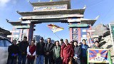 སྲིད་སྐྱོང་སྤེན་པ་ཚེ་རིང་མཆོག་མོན་རྟ་དབང་དུ་ཕེབས་འབྱོར་གནང་སྐབས་ས་གནས་རྒྱ་གར་དཔོན་རིགས་ནས་ཕེབས་བསུ་ཞུས་འདུག